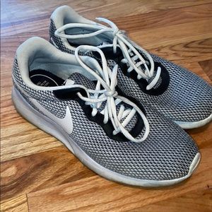 Nike Roche Houndstooth Men’s shoe size 9.5